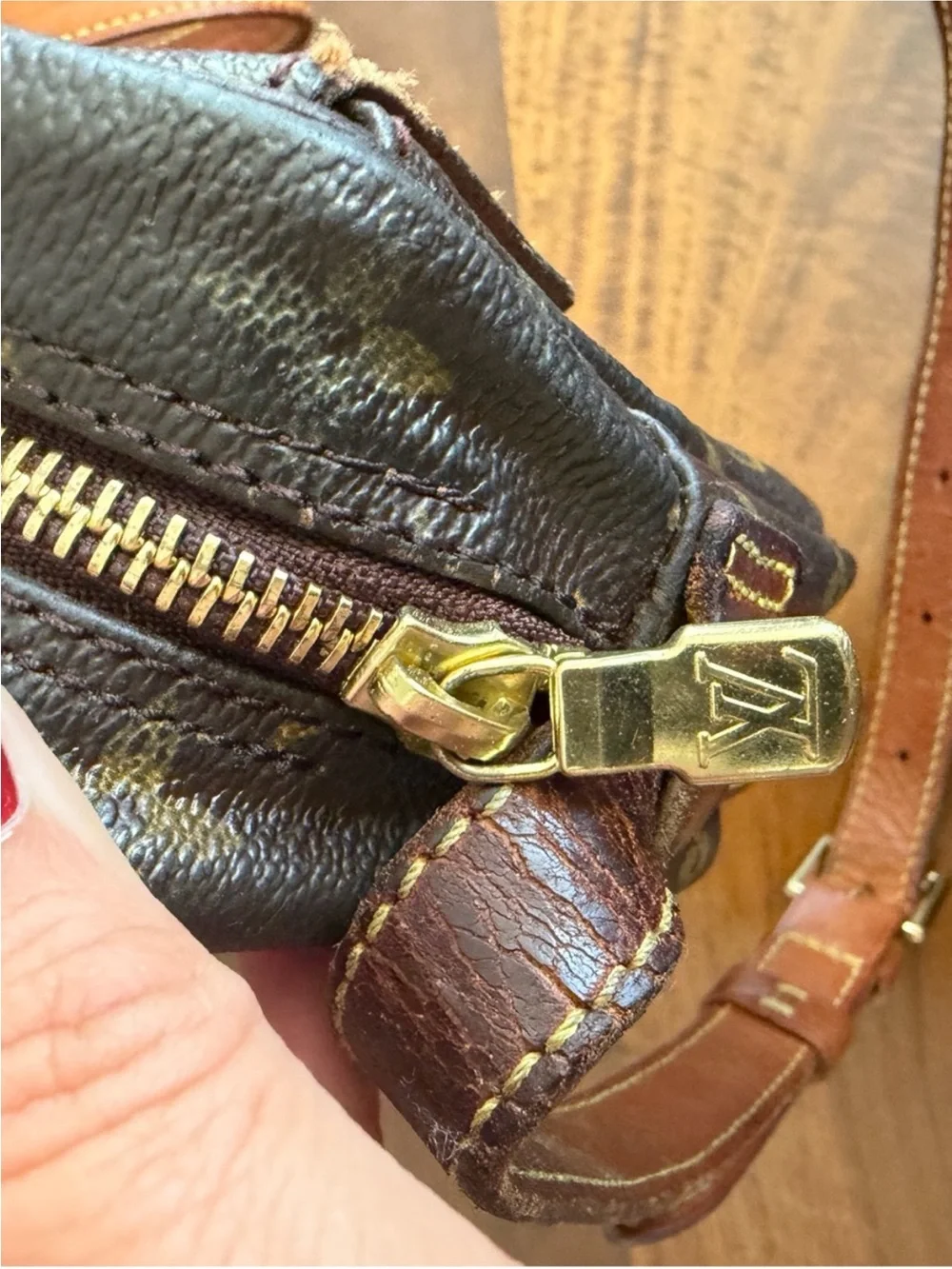 ✨ AUTHENTIC LOUIS VUITTON MONOGRAM CROSSBODY BAG ✨